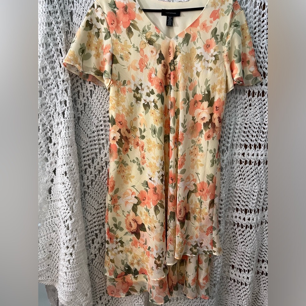 R & M Richards I beautiful size 18 dress colors are muted yellow peaches greens